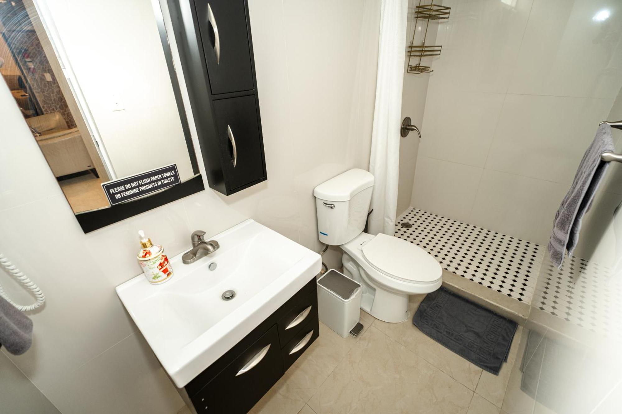 Апартаменты Compact Haven With Private Entrance And Free Parking And Laundry Понсе Экстерьер фото